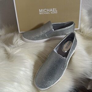 New with box michael kors slip on pixie fine perf aquare silver size 7